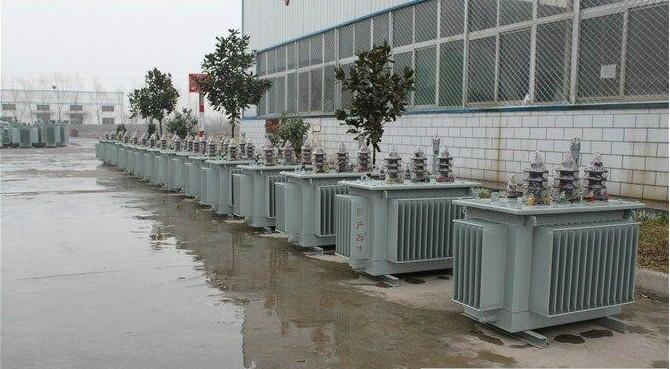 油浸式變壓器的保養(yǎng)如何去做？預防滲漏油：油浸式變壓器在油箱內(nèi)充滿變壓器油，裝配中依靠緊固件對耐油橡膠元件加壓而密封。